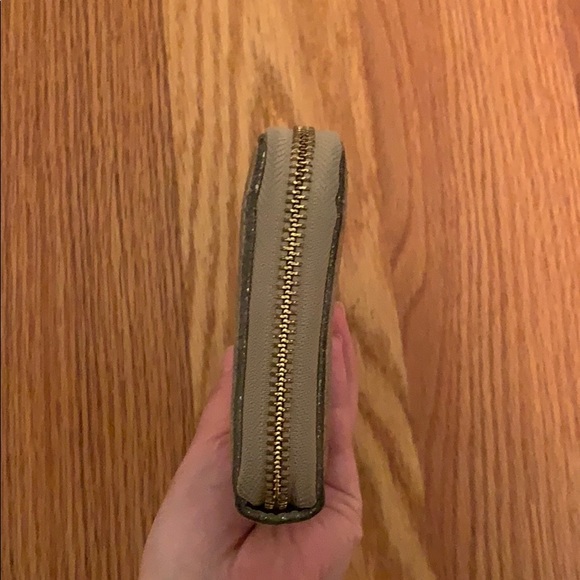 Tory Burch Gold Logo Continental Wallet - Picture 7 of 7